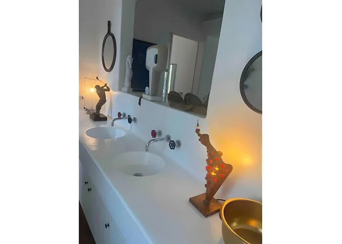 Luna Rossa Milos - Olive Provatas